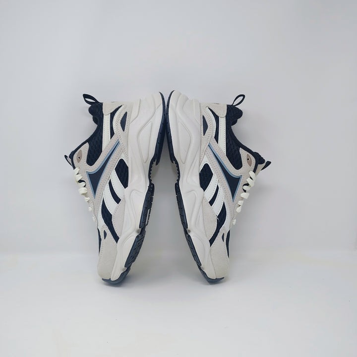 Reebok royle charge shoes (in a cream and black colorway size 9