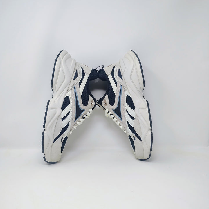 Reebok royle charge shoes (in a cream and black colorway size 9